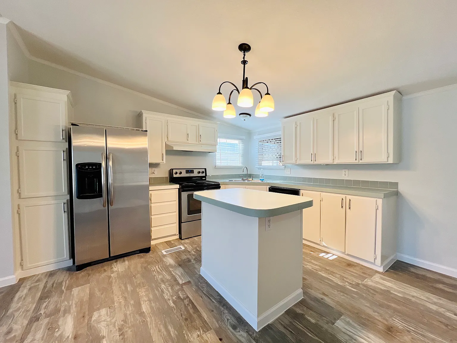 1377 Bradfield Cir — Photo 3