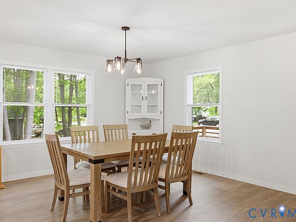 3rd image of 701 W 9th St