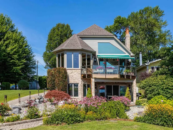 1661 Oakland St, Saint Clair, MI 48079
