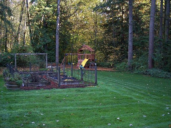 Huge yard w/garden and second playtoy