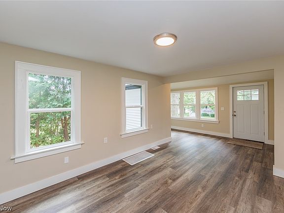 3rd image of 471 Westmoreland St