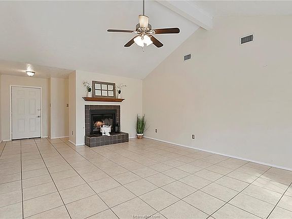 2nd image of 2213 Lobo Dr