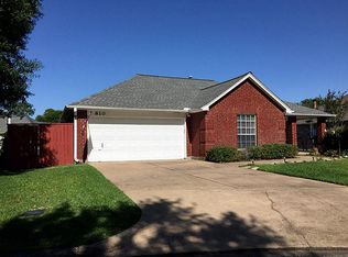 810 Forest Oaks Ln, Pearland, TX 77584