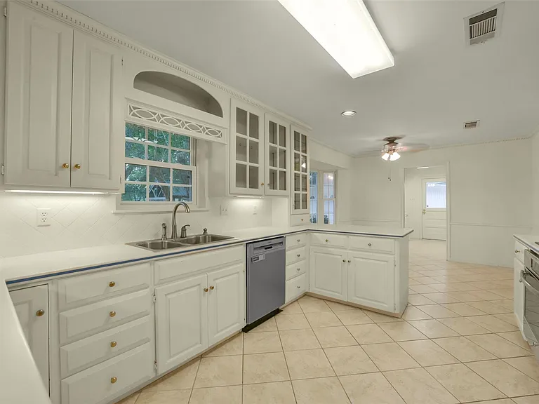 110 Hillcrest Dr — Photo 12