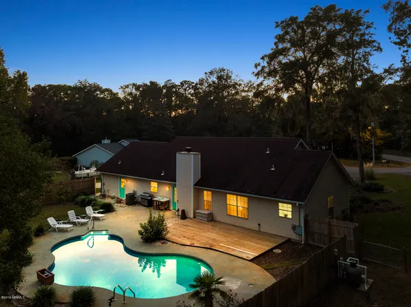 3 Raymond Ct, Beaufort, SC 29907