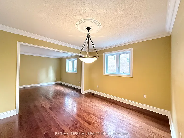 5735 Tayside Cres — Photo 21