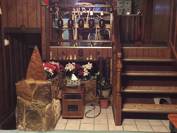 Steps to kitchen
