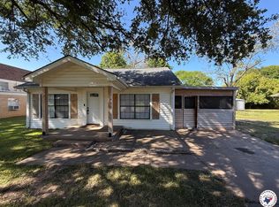 208 Main St, Maud, TX 75567