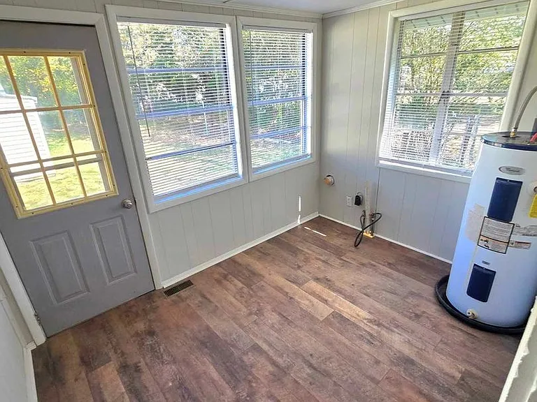 45 B St SW — Photo 4