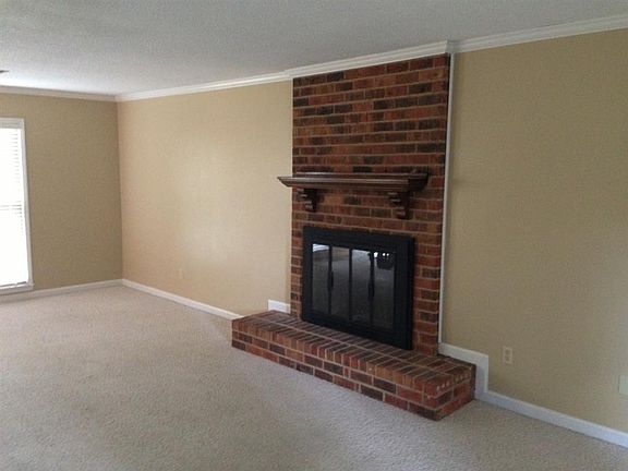 3rd image of 8261 Hardwood Cv