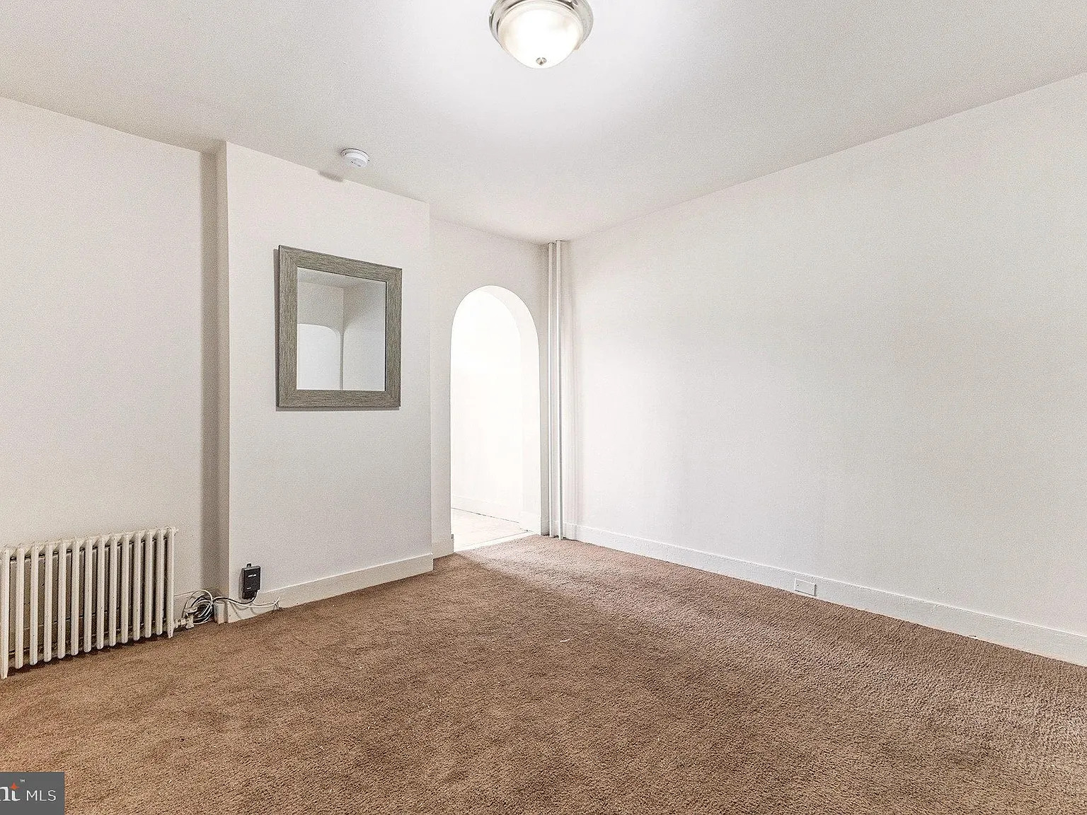 3 bed, 1.0 bath, 1400 sqft, $2,485 — Photo 3