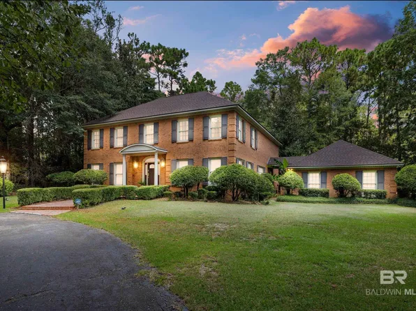 1945 Kimberly Dr, Atmore, AL 36502