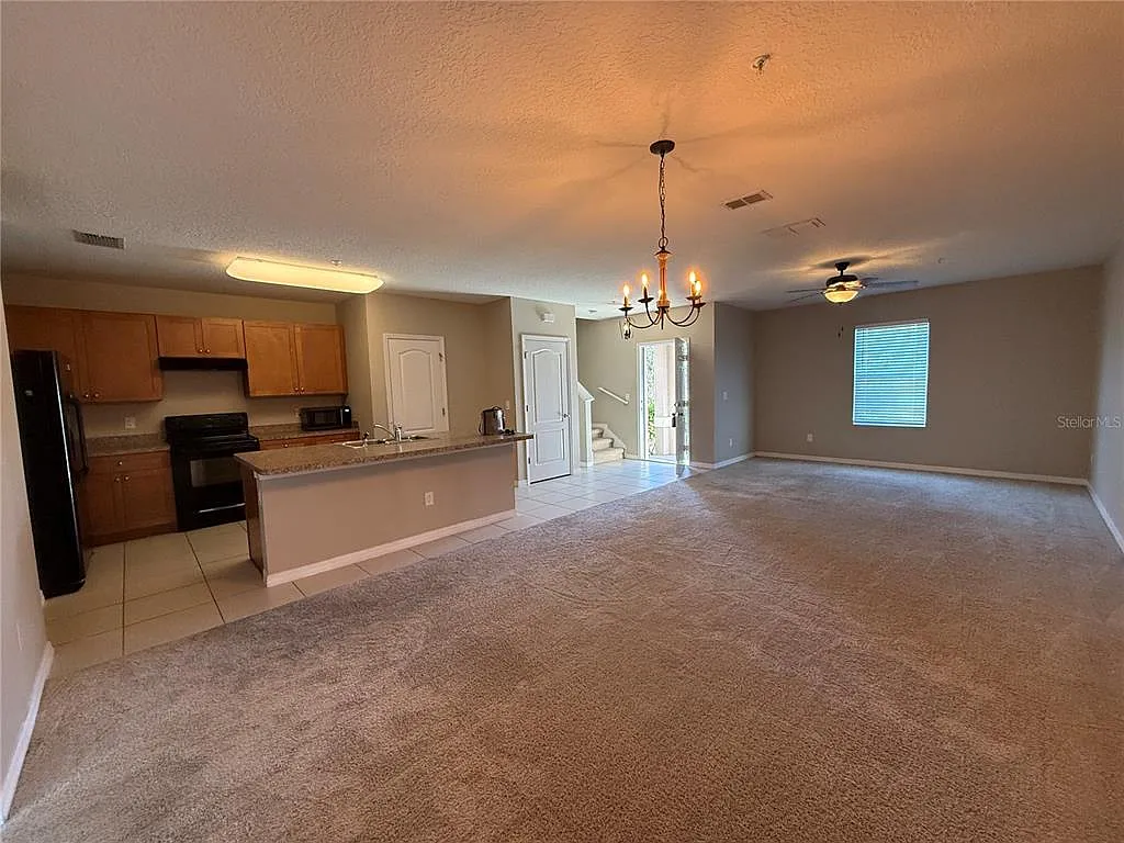 3 bed, 2.5 bath, 1695 sqft, $2,000 — Photo 3