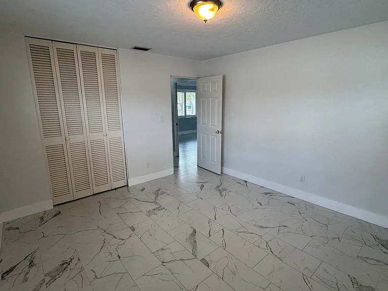 Back guest bedroom