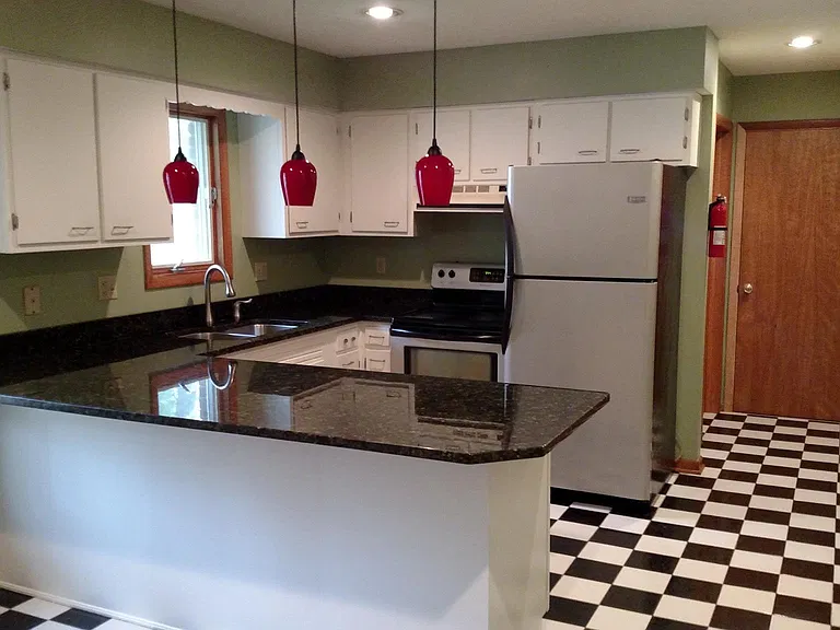 324 S Rose Ave — Photo 10