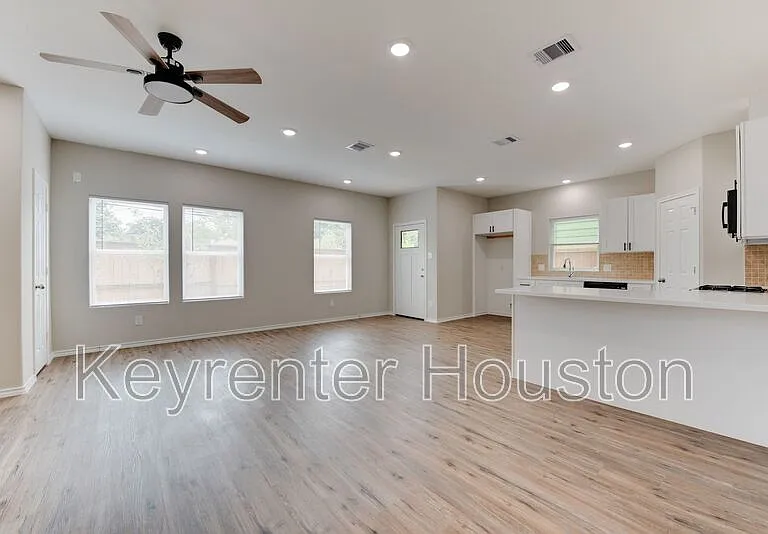 8203 Woodlyn Rd #C — Photo 36