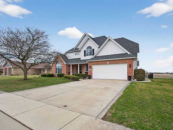 3rd image of 481 Kingston Dr