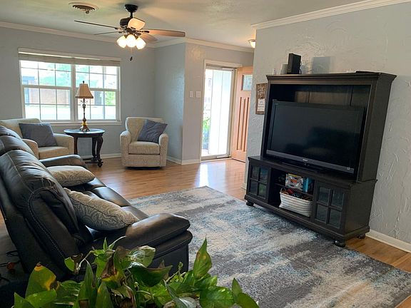 5th image of 2713 Sandalwood Ln