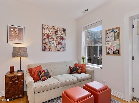 4th image of 1443 W Victoria St #1-D
