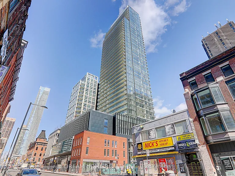 3 Gloucester St #1913 — Photo 1