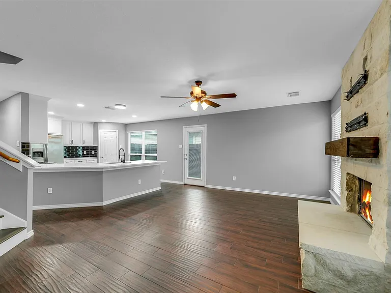 2214 Shady Pine Dr — Photo 3