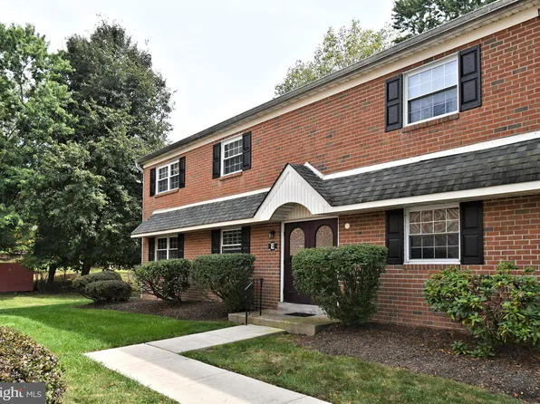 206 E Hampton Xing, Southampton, PA 18966