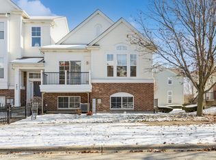 481 Grosvenor Ln, Aurora, IL 60504