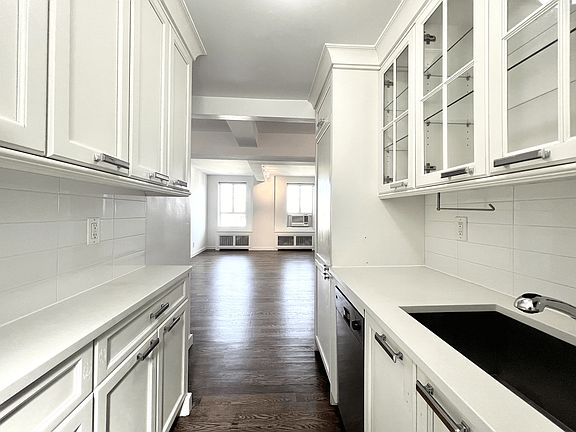 5th image of 752 W End Ave APT 22J