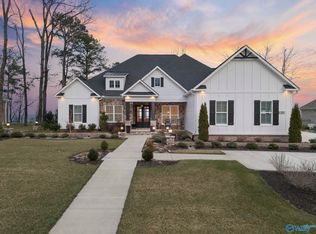 35 Ridge Bluff Cir, Huntsville, AL 35803