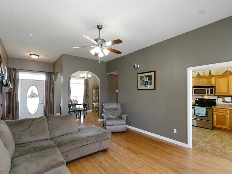 266 Glenda Ct — Photo 3