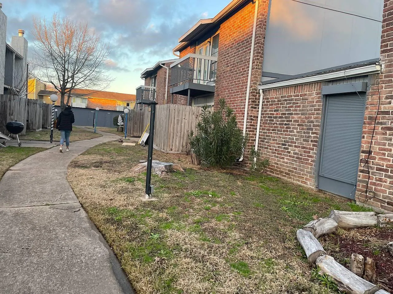 1 bed, 1.0 bath, 651 sqft, $800 — Photo 2