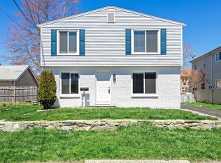 31 Mariners Ln #1, Stamford, CT 06902