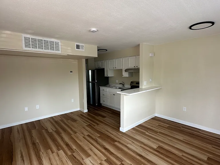 153 S 18th Ave #6 — Photo 2