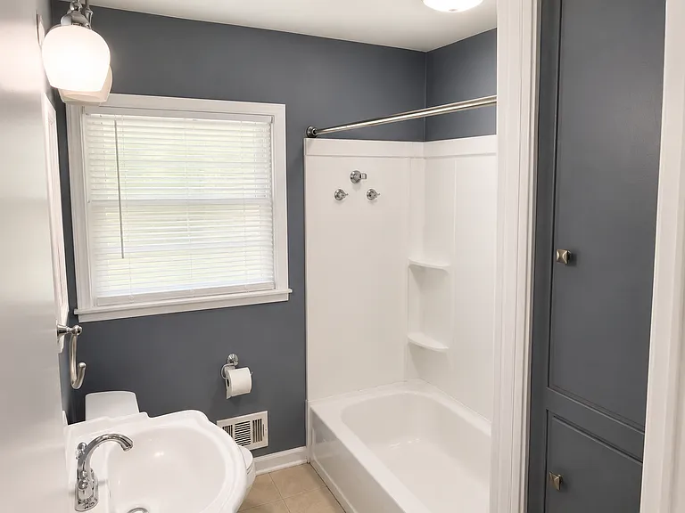 6207 Middlerose Cir — Photo 8