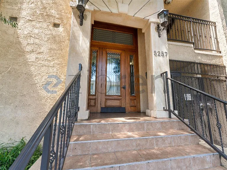5257 Radford Ave #205 — Photo 4