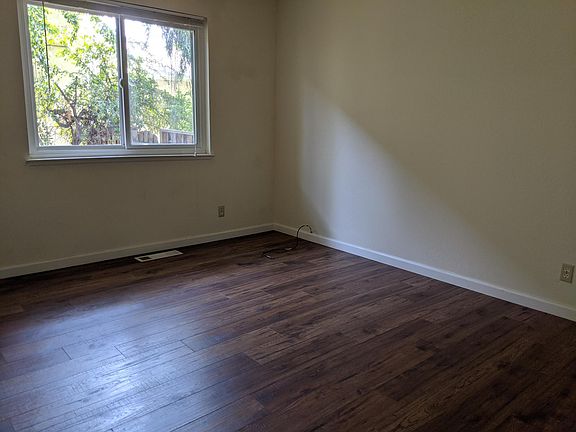 4th image of 3731 Peacock Ct APT 2