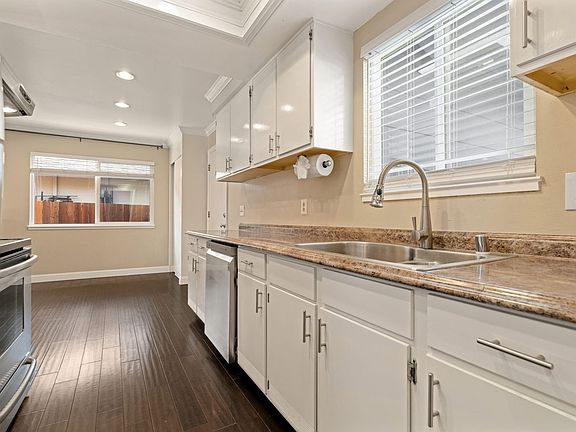 2nd image of 421 Ely Blvd S