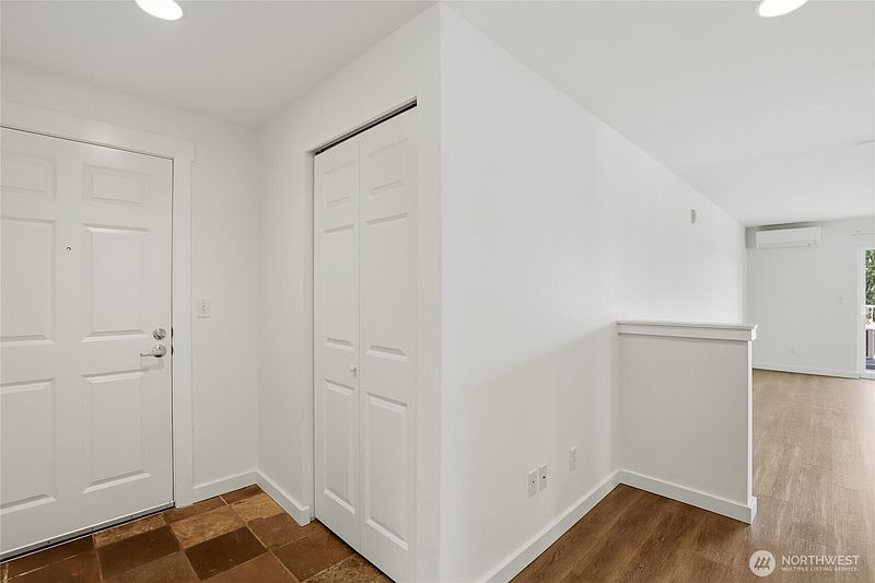 5th image of 823 Davis Place S #104