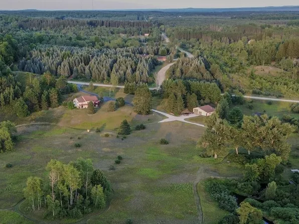 8055 N 7th Rd, Mesick, MI 49668