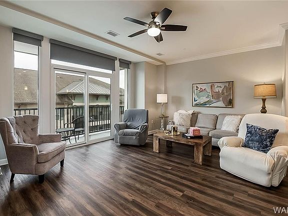2nd image of 511 11th St APT 304