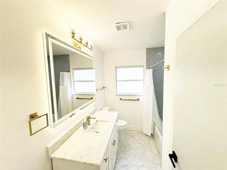 101 S Corona Ave — Photo 23
