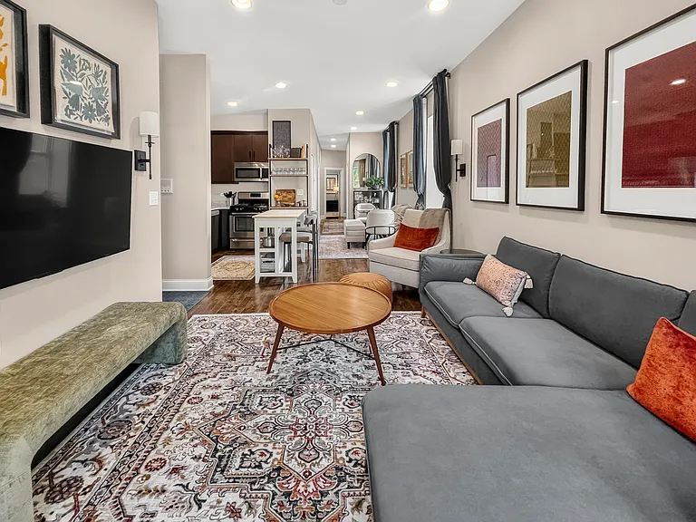 1357 N Rockwell St #1 — Photo 9