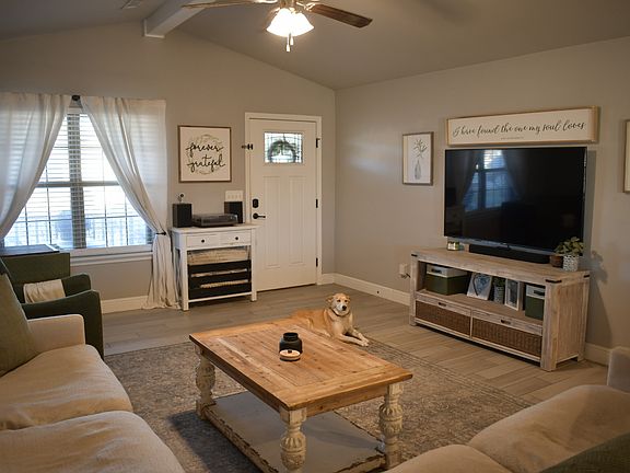 Living Area & Entrance