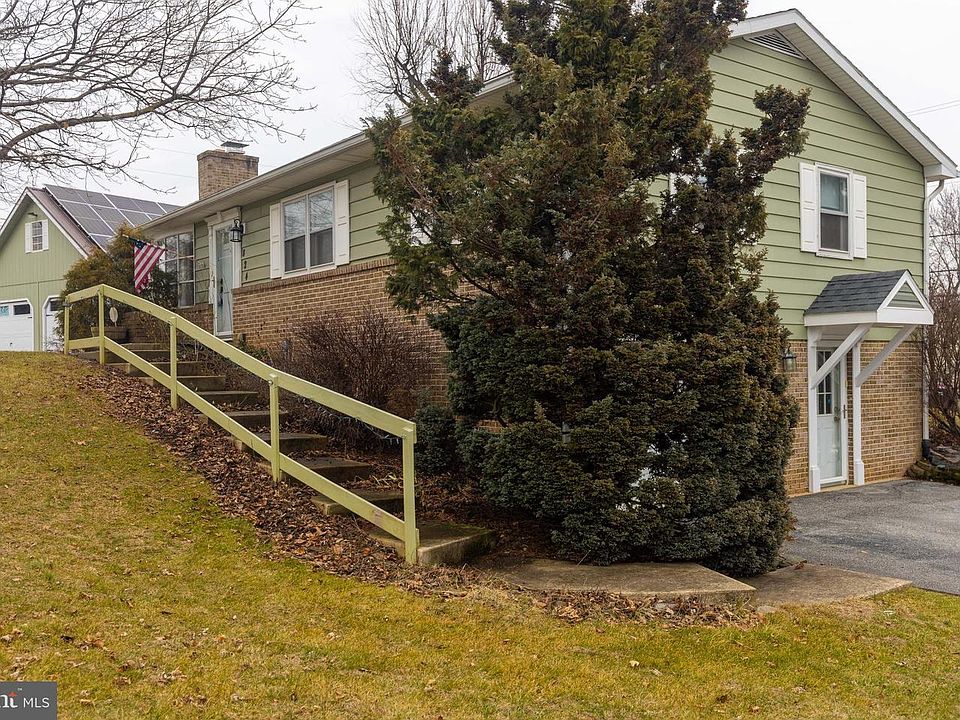 1st image of 824 Fox Meadow Rd