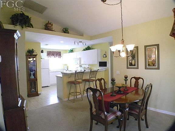 4th image of 2101 SW 43rd Ter