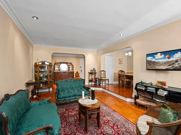 9437 Shore Road image 21 of 28