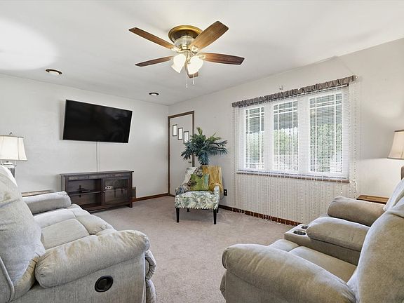 5th image of 444 Bechman St