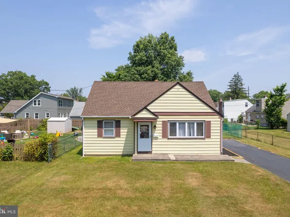 542 Thomas Ave, Barrington, NJ 08007