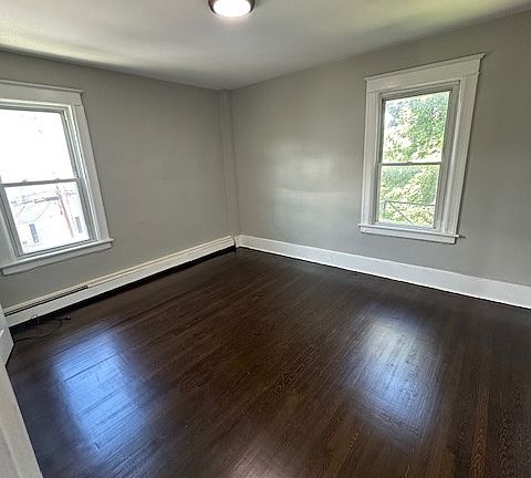3rd image of 7 Franklin St