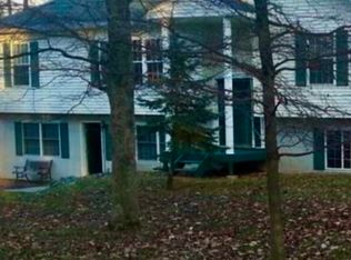 104 Hedge Dr, Dingmans Ferry, PA 18328